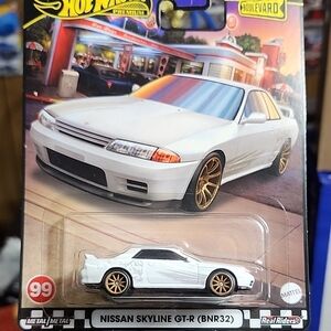 White Die-Cast Model Car Nissan Skyline GT-R with Gold Wheels